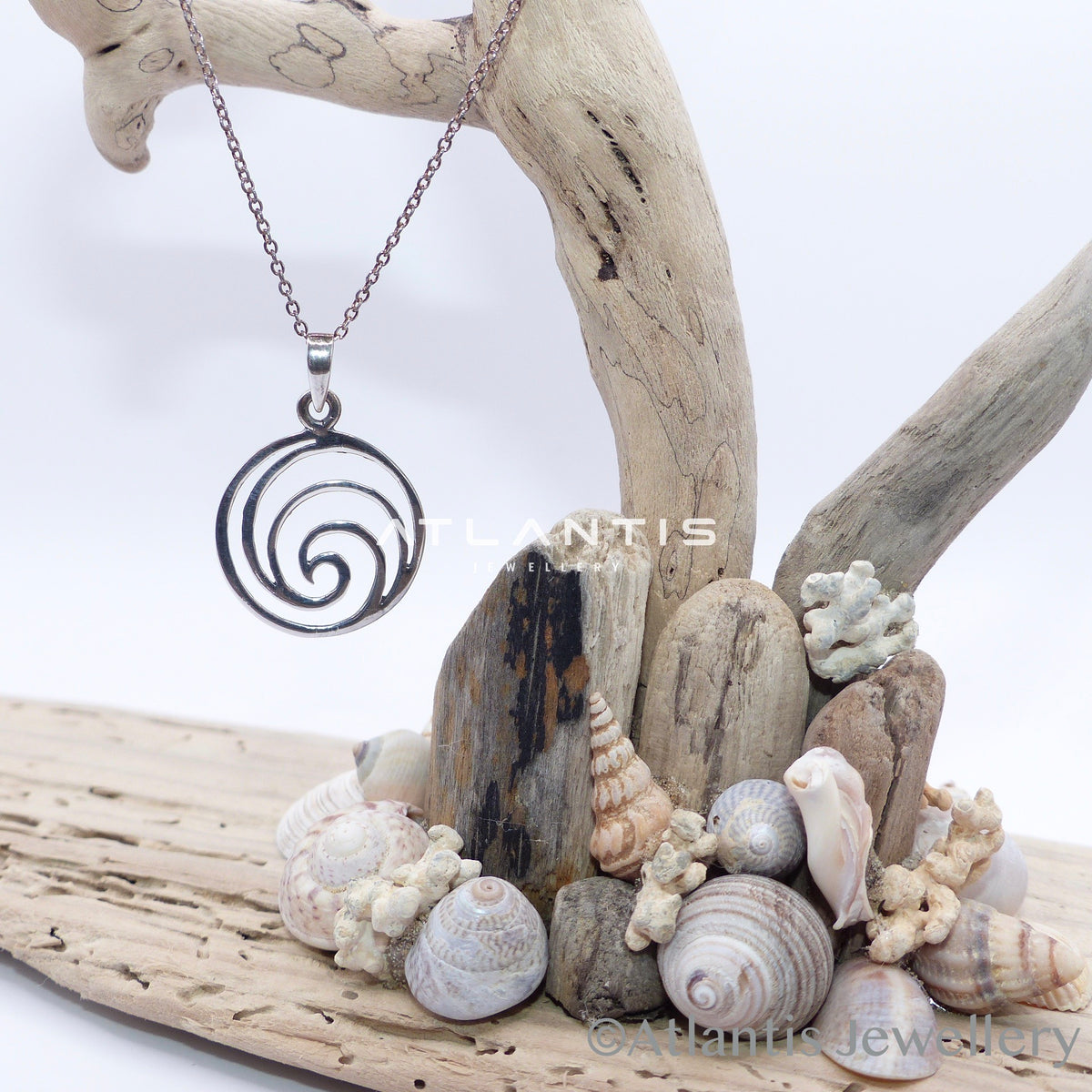 Circle deals wave necklace